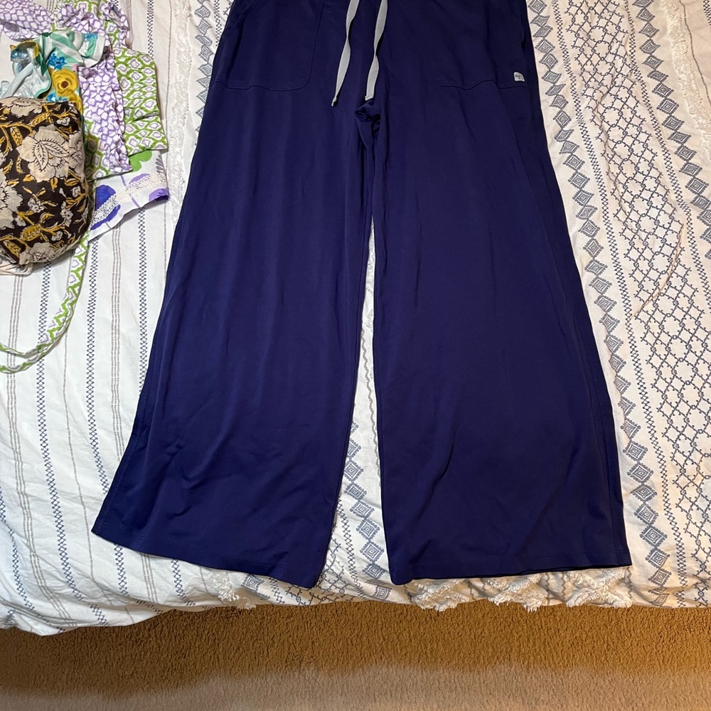 Navy scrubs set new without tags